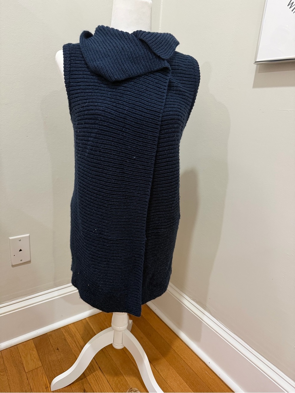Chico’s Sleeveless Knit long cardigan  in Navy